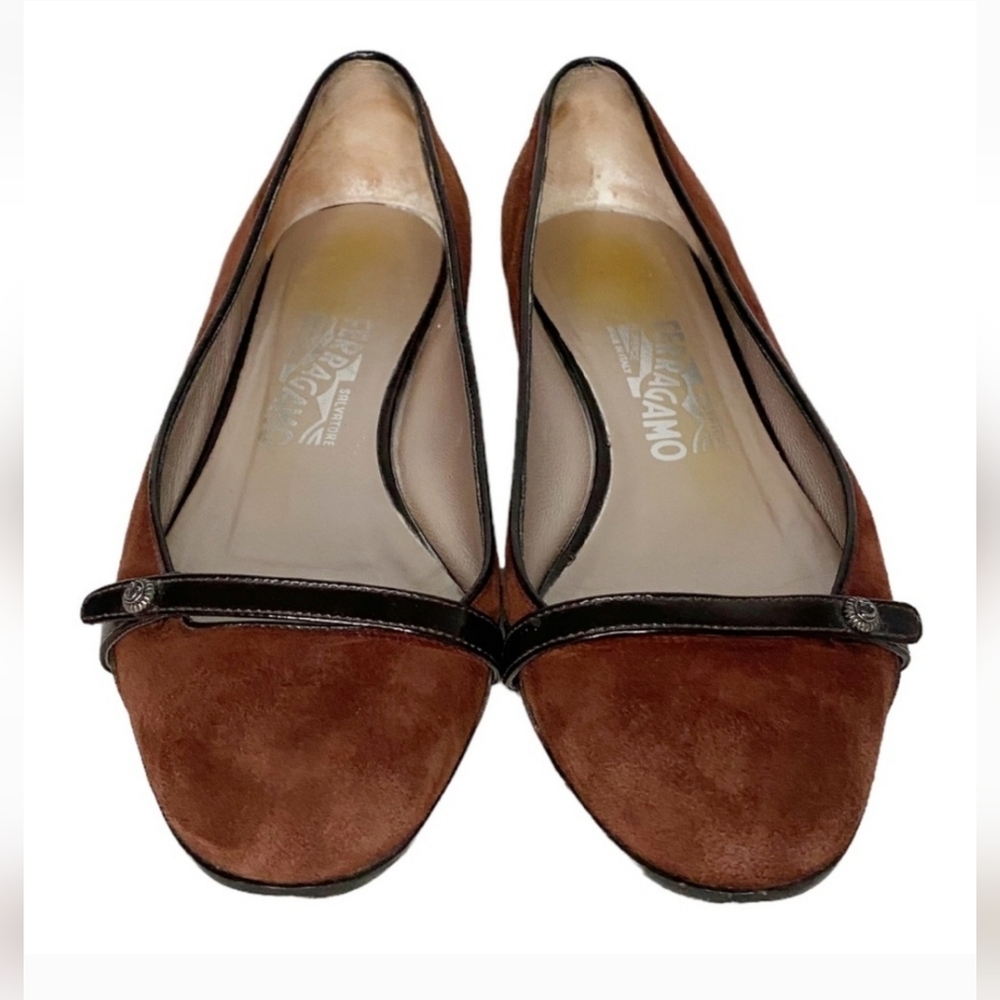 SALVATORE FERRAGAMO BROWN SUEDE FLATS SIZE 7B
